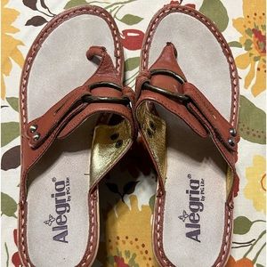 Alegria Women’s Brown Lola Cork Wedge Thong Sandal Shoes Size 7 US 38 EU Leather